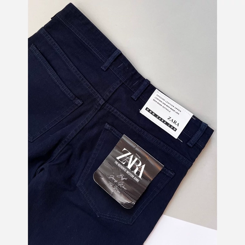 شلوار جین مردانه سرمه‌ای مدل مام فیت با پارچه کج‌راه