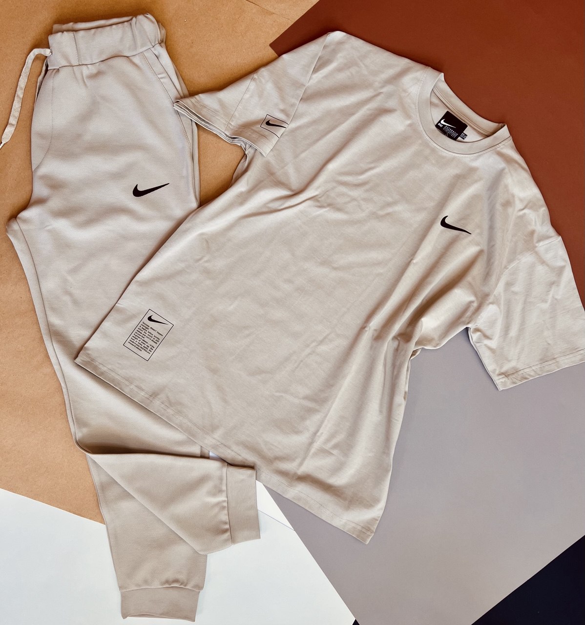 ست تیشرت و شلوار راحتی مردانه – تیشرت پنبه ماکان و شلوار کج‌راه