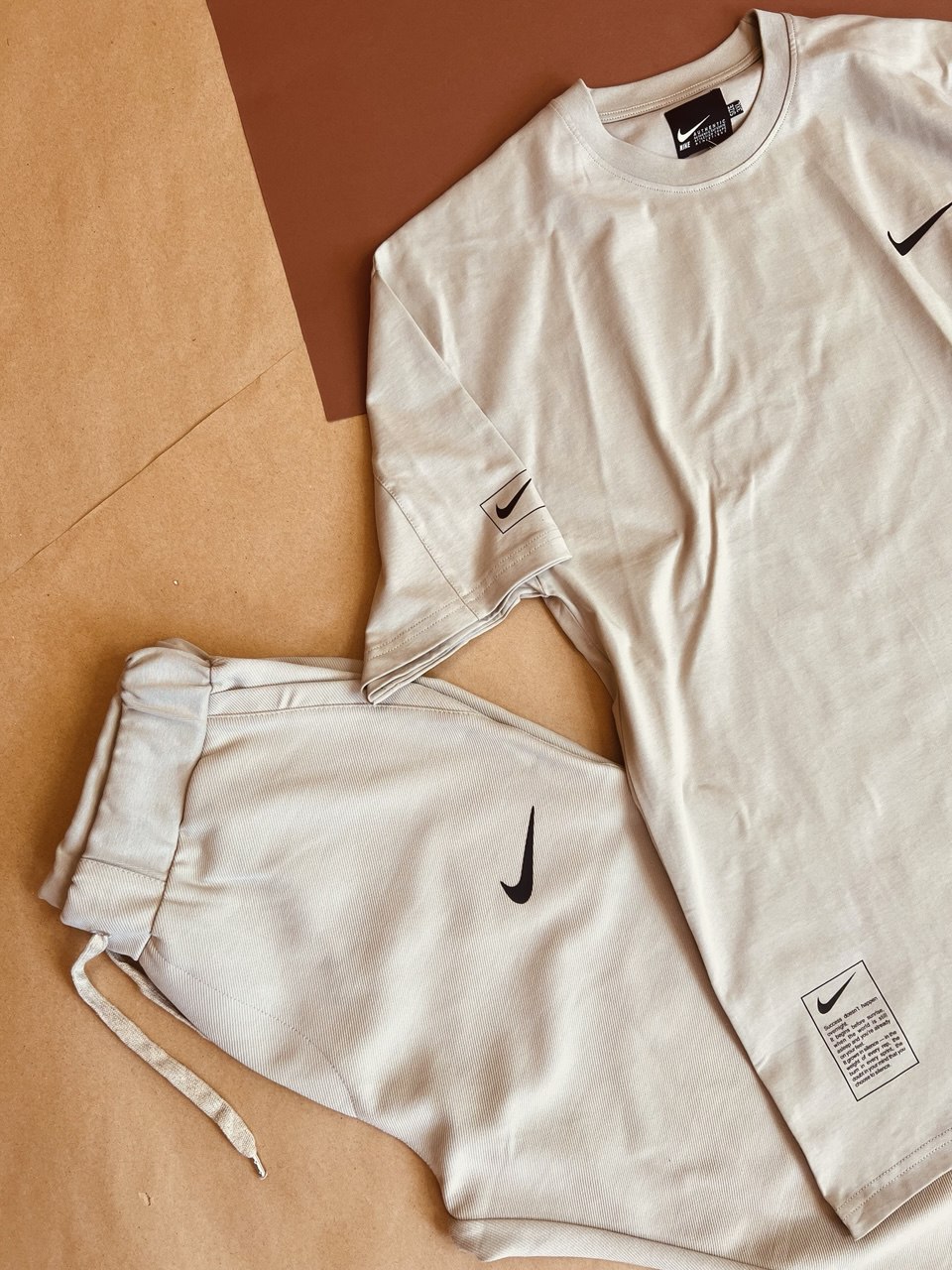 ست تیشرت و شلوار راحتی مردانه – تیشرت پنبه ماکان و شلوار کج‌راه