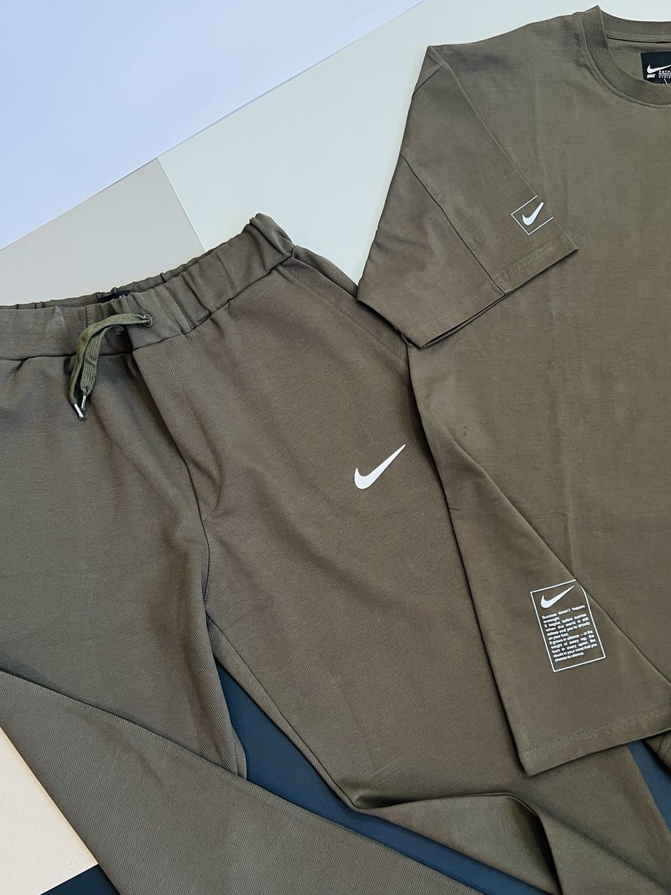 ست تیشرت و شلوار راحتی مردانه – تیشرت پنبه ماکان و شلوار کج‌راه