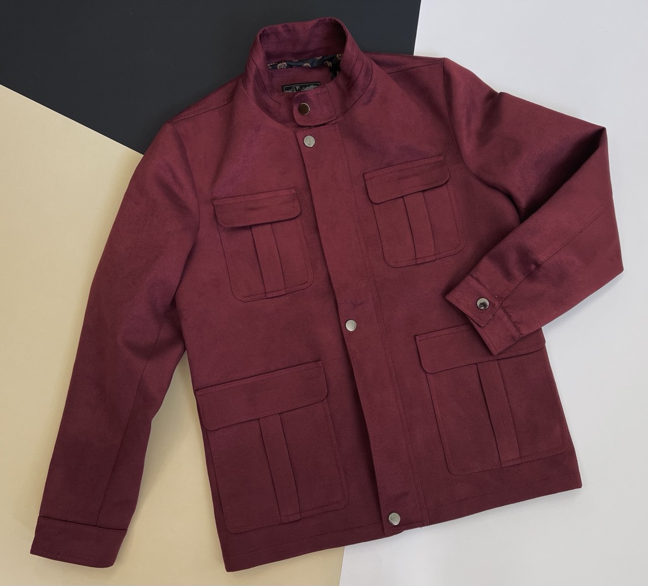 کت مردانه مخملی با یقه ایستاده و چهار جیب در فروشگاه پوشاک