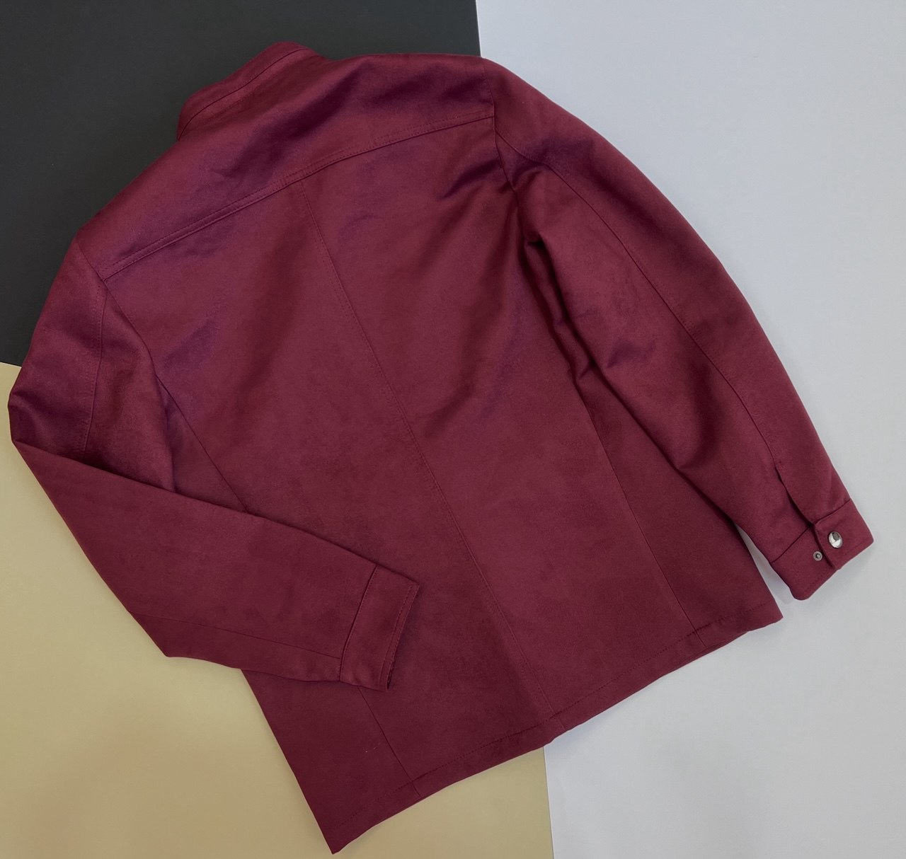 کت مردانه مخملی با یقه ایستاده و چهار جیب در فروشگاه پوشاک