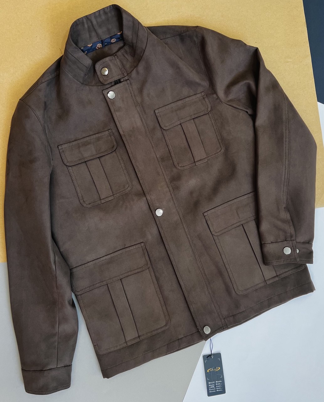 کت مردانه مخملی با یقه ایستاده و چهار جیب در فروشگاه پوشاک