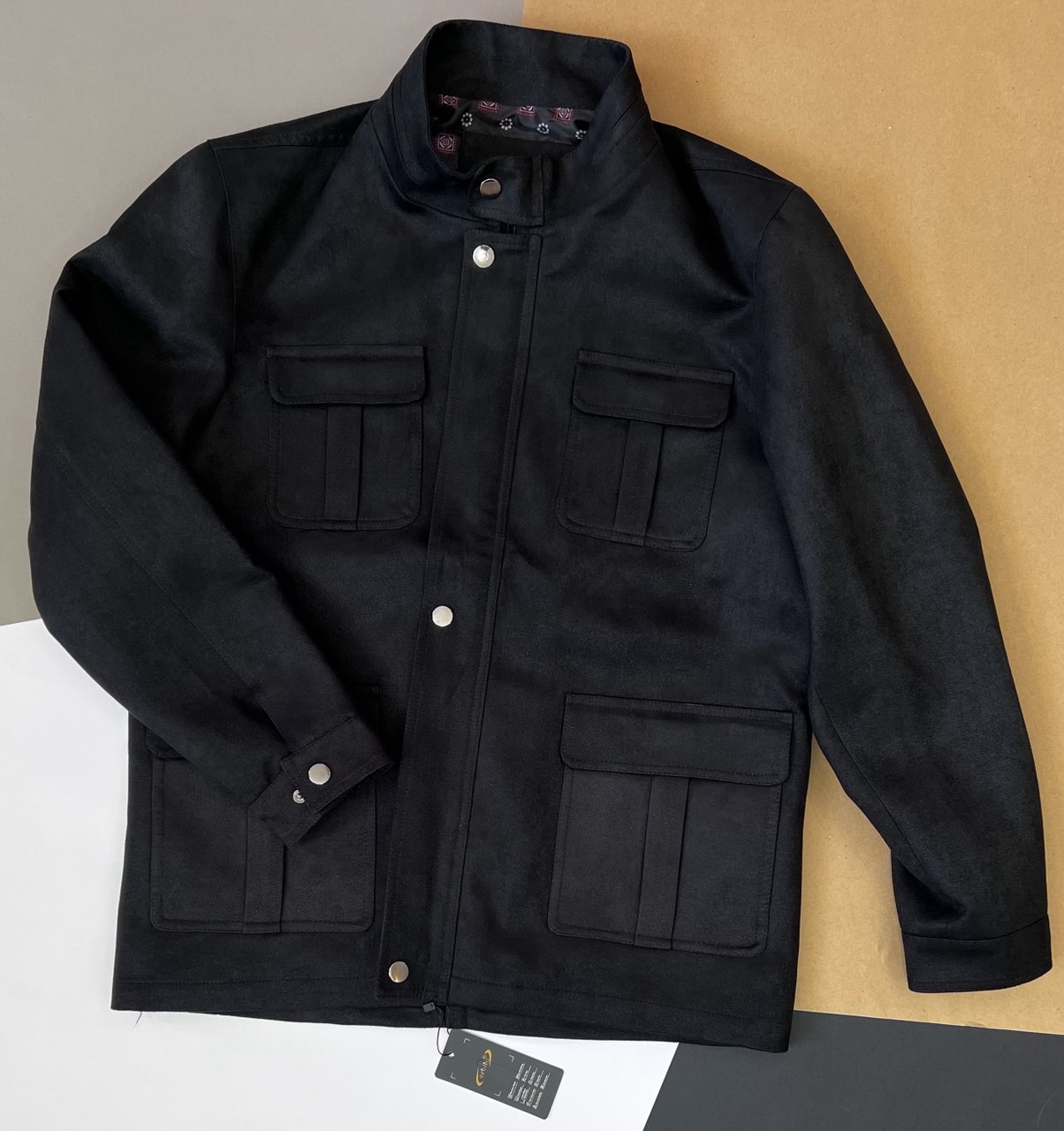 کت مردانه مخملی با یقه ایستاده و چهار جیب در فروشگاه پوشاک