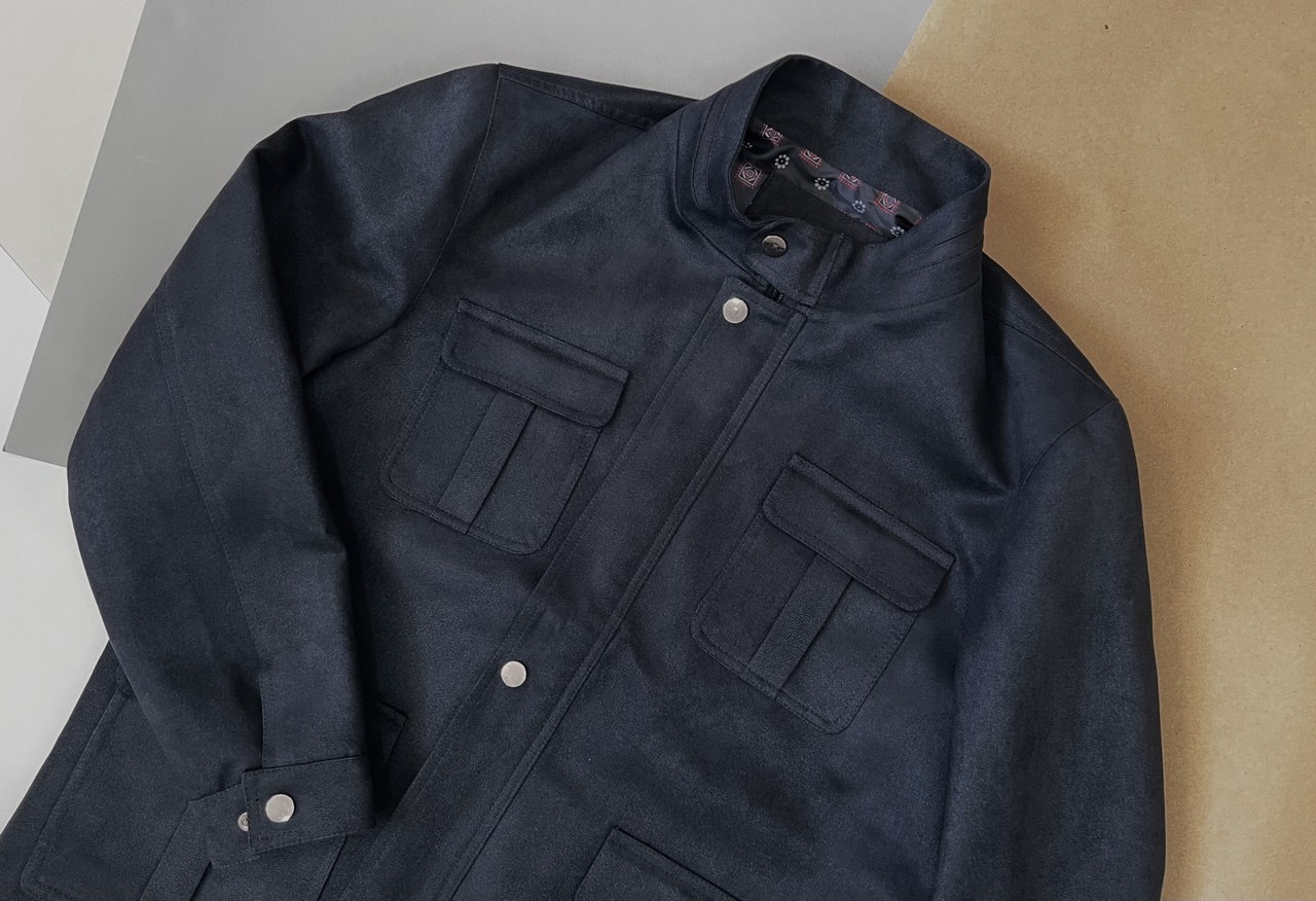 کت مردانه مخملی با یقه ایستاده و چهار جیب در فروشگاه پوشاک