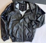 کاپشن چرم مشکی مردانه با طراحی اسپرت و دوخت حرفهای، مناسب استایل روزمره و استریت استایل پاییزی