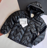 کاپشن مردانه چرم براق مشکی با کلاه مدل MQUEEN – استایل زمستانی شیک و گرم