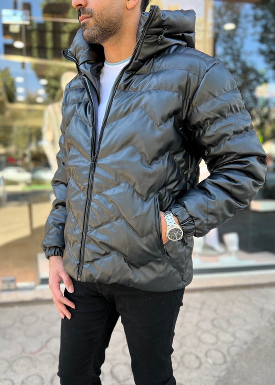 کاپشن مردانه چرم براق مشکی با کلاه مدل MQUEEN – استایل زمستانی شیک و گرم