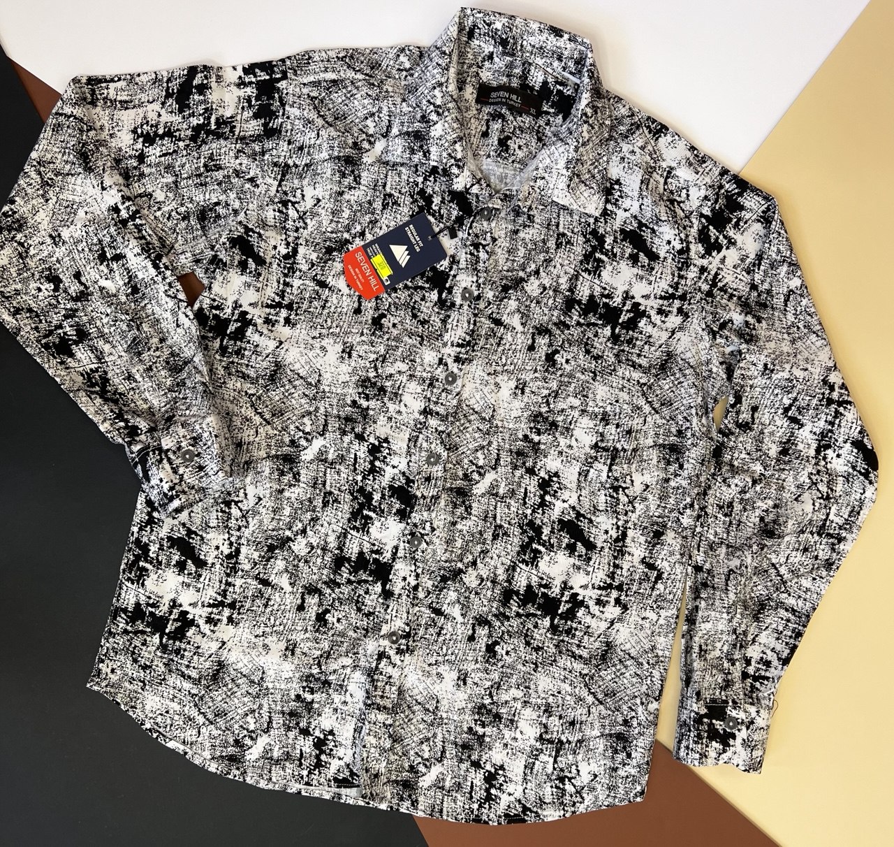 پیراهن طرح‌دار مردانه با پارچه کشی و طرح چاپی شیک