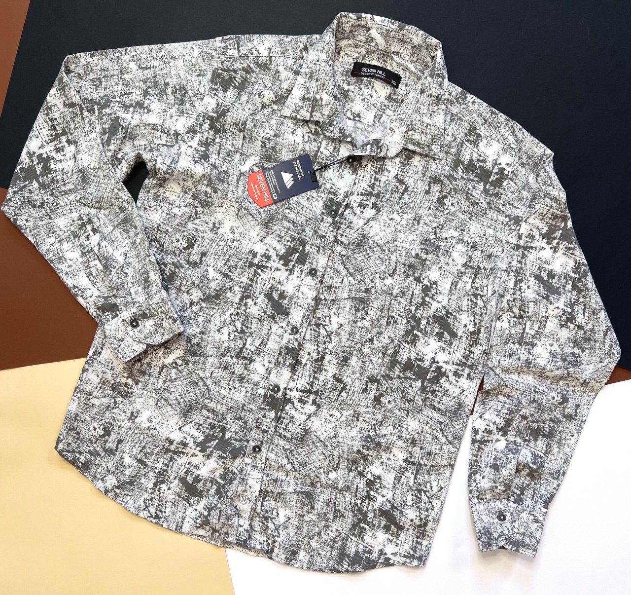 پیراهن طرح‌دار مردانه با پارچه کشی و طرح چاپی شیک