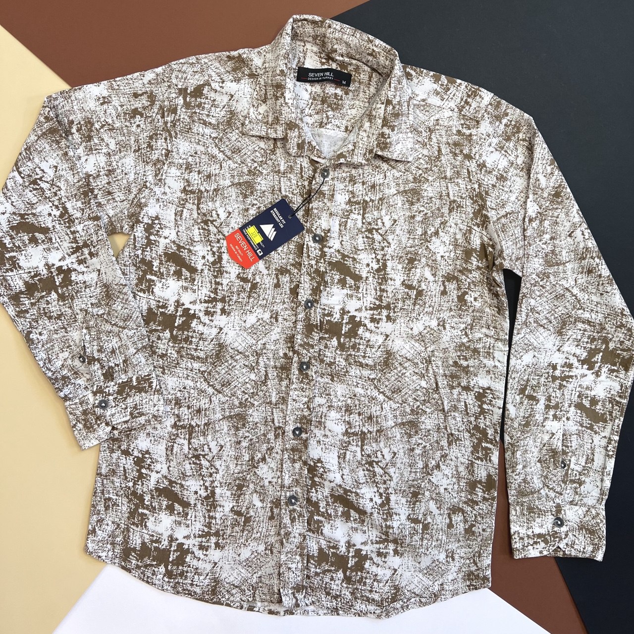 پیراهن طرح‌دار مردانه با پارچه کشی و طرح چاپی شیک