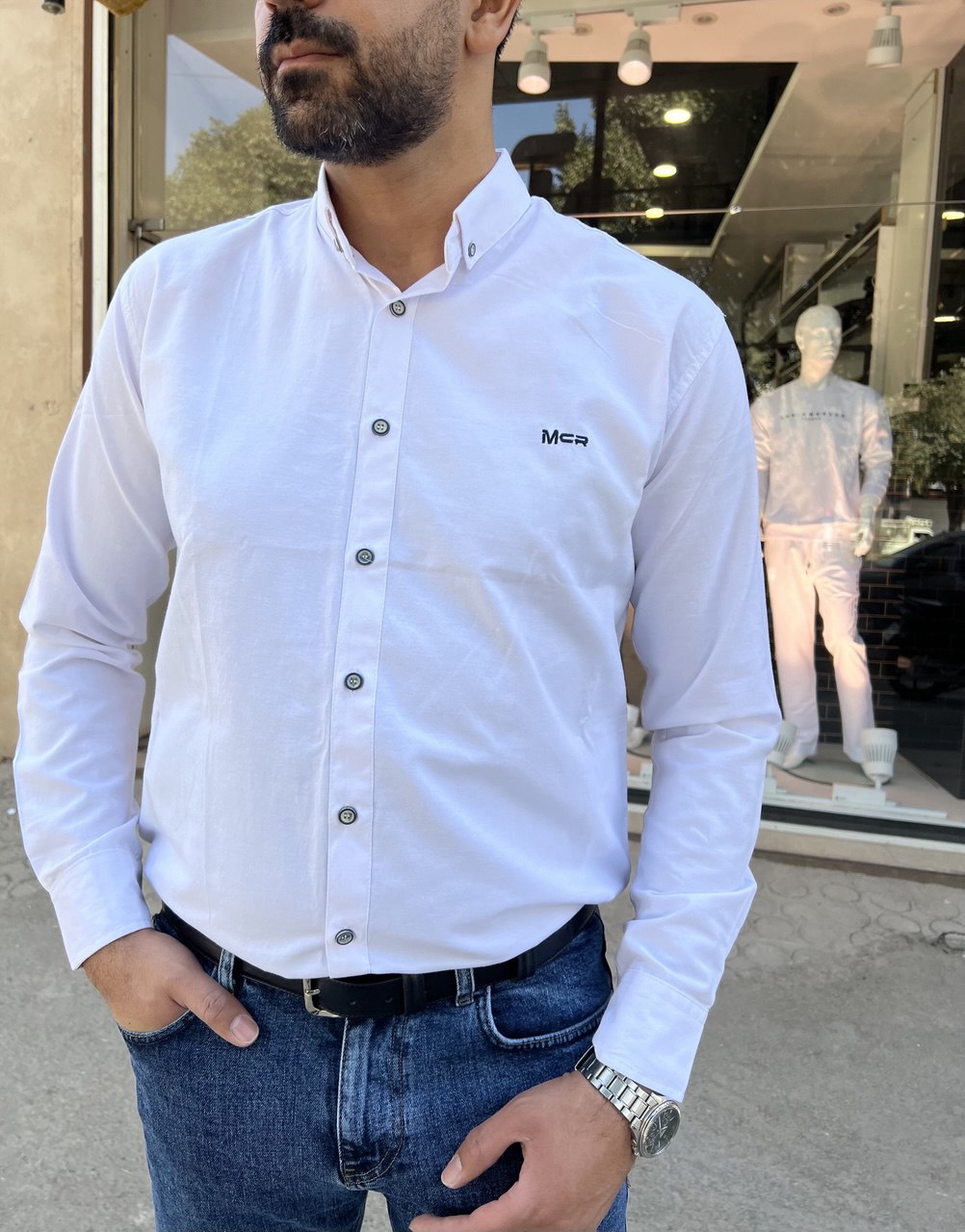 پیراهن سفید مردانه مدل اسلیم فیت با پارچه نخی