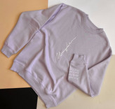 دورس مردانه سفید سهنخ داخل پنبهای فرم نیمهآزاد با گلدوزی روی سینه و آستین