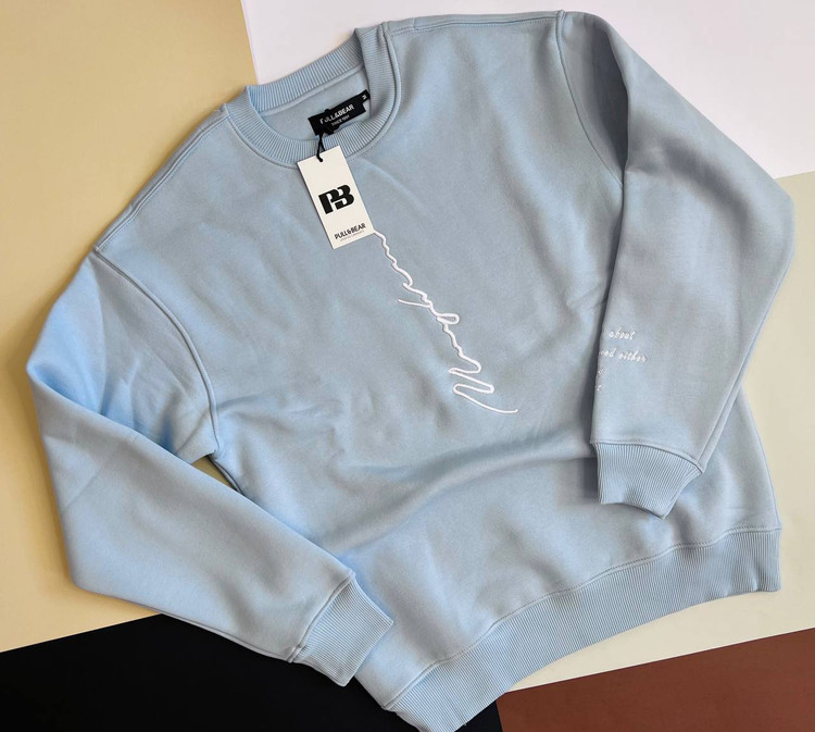 دورس مردانه سفید سهنخ داخل پنبهای فرم نیمهآزاد با گلدوزی روی سینه و آستین