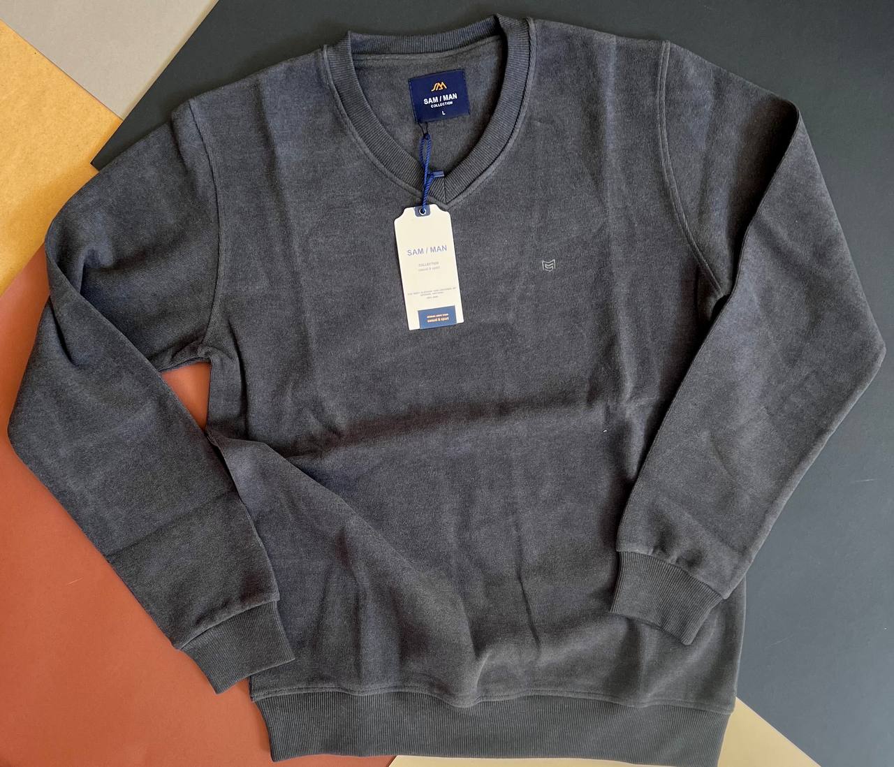 بلوز مردانه سلانیک یقه‌هفت در رنگ سرمه‌ای – مناسب فصل پاییز و زمستان طوسی تیره