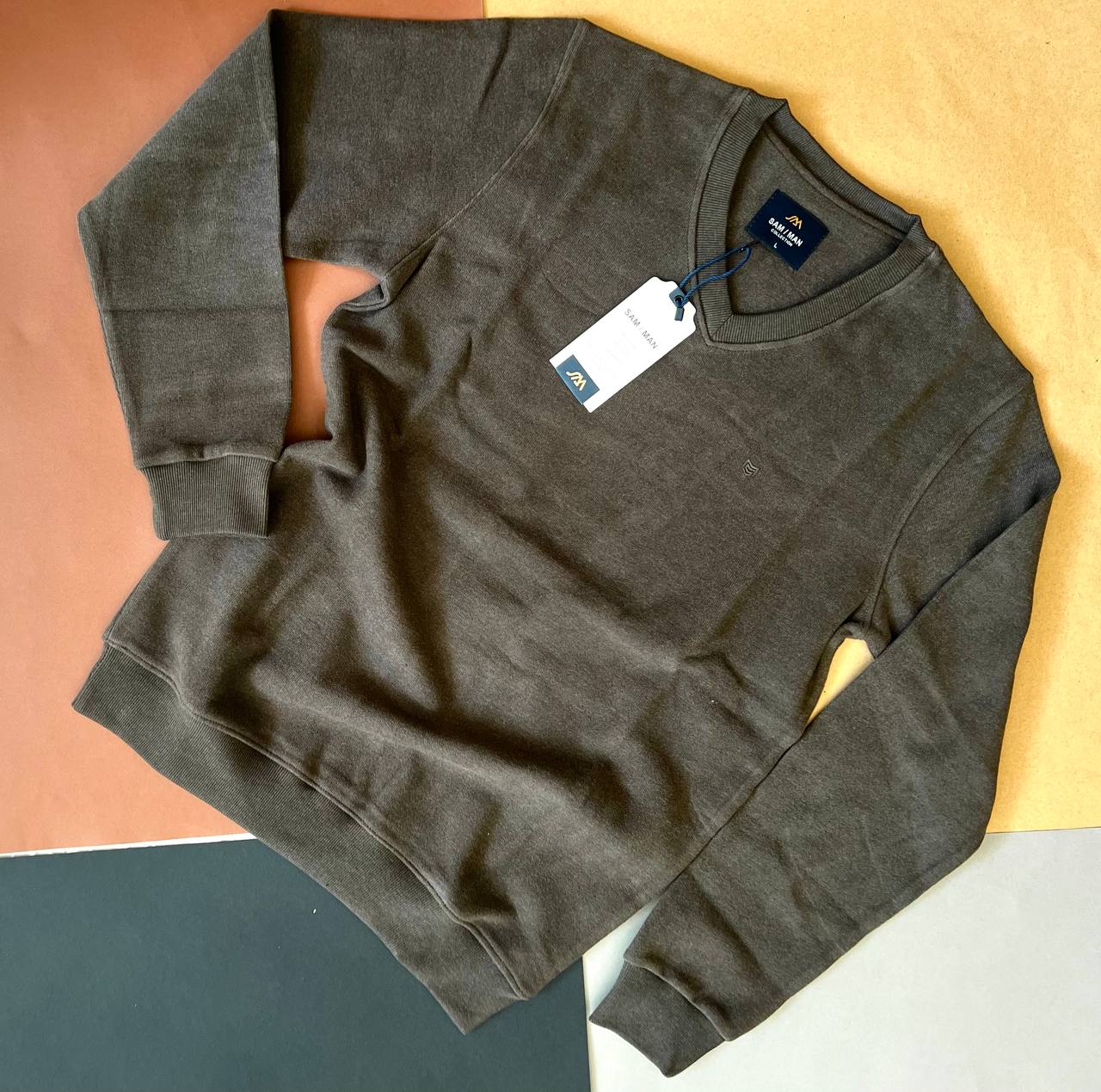 بلوز مردانه سلانیک یقه‌هفت در رنگ سرمه‌ای – مناسب فصل پاییز و زمستان سبز زیتونی تیره