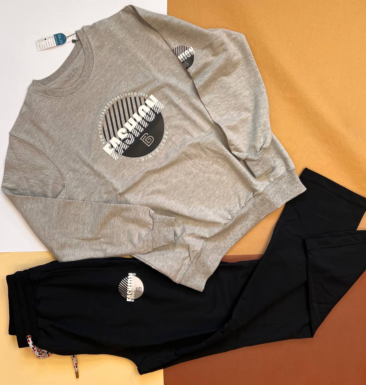 ست مردانه بلوز و شلوار سرمه‌ای بیلکس با چاپ گرافیکی و شلوار راحتی