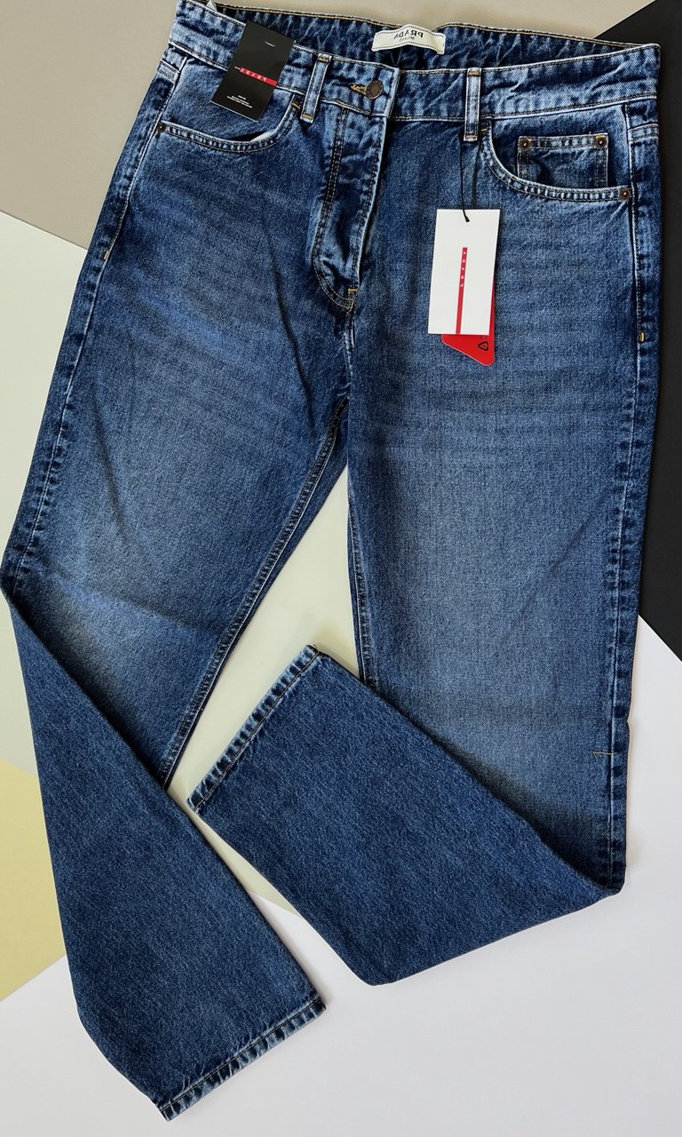 شلوار جین نیم‌بگ مردانه  تن‌خور شلوار نیم‌بگ  جزییات دوخت و دکمه فلزی