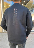 پشت سویشرت مشکی مردانه با چاپ عمودی FEARLESS و یقه ۴ سانت