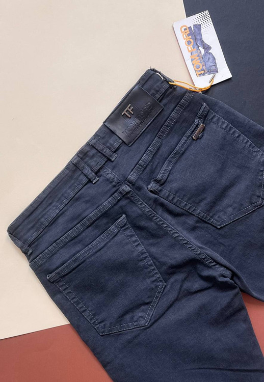 شلوار جین کشی مردانه طوسی دودی با پارچه نرم و منعطف