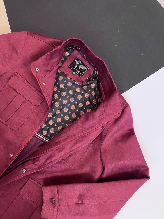 کت مردانه مخملی با یقه ایستاده و چهار جیب در فروشگاه پوشاک