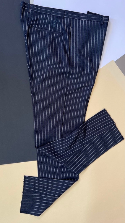 شلوار مردانه اسکینی فاستونی راهراه آبی نفتی با طراحی رسمی و رنگ خاص