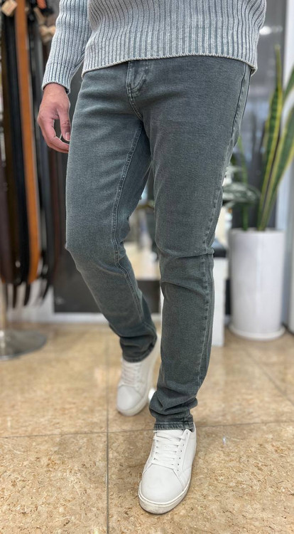 شلوار جین مردانه راسته ریگولار طوسی فید شده با طراحی پنججیب کلاسیک